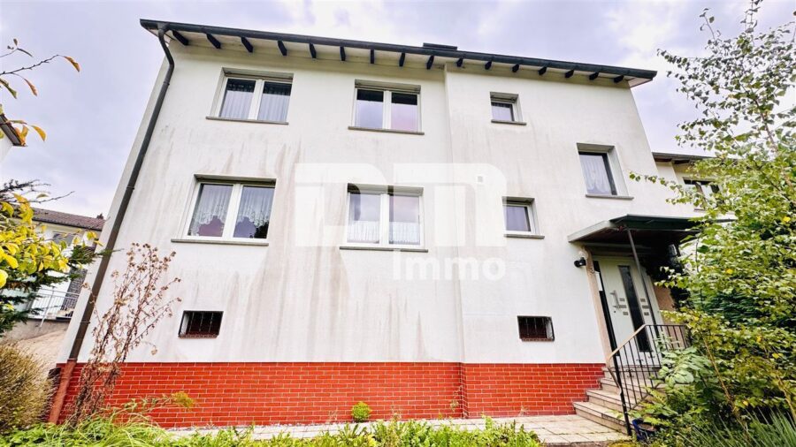 Ein- bis Zweifamilienhaus mit viel Potenzial in idyllischer Lagemit Terrasse und Garage - Rückansicht